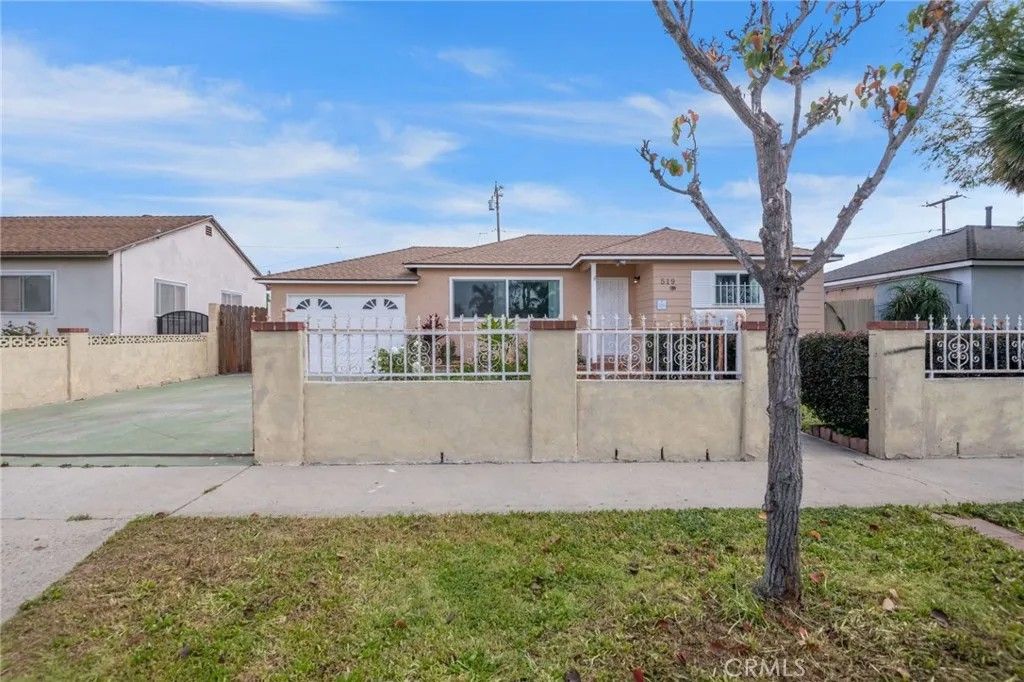 Photo of 519 English St, Santa Ana, CA 92703 (MLS # OC26045506)