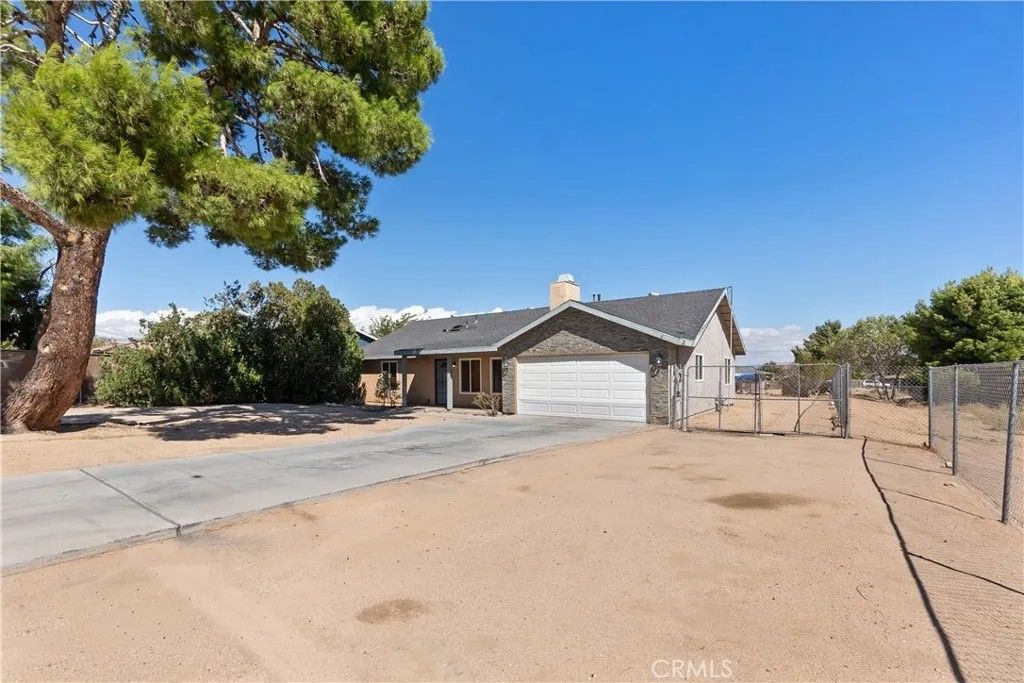 Photo of 18742 Vine Street, Hesperia, CA 92345 (MLS # HD26000271)