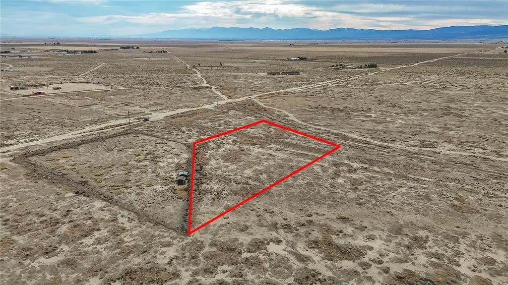Photo of 32 Antelope Hwy (A8), Lancaster, CA 93536 (MLS # SR25260758)