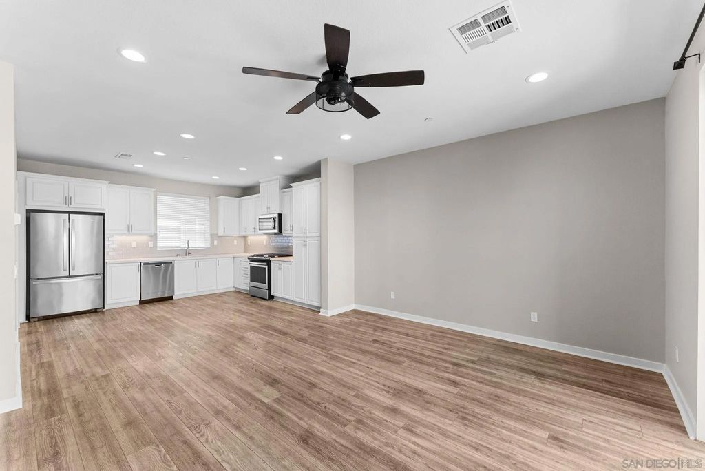 Photo of 2580 S Escondido Blvd #612, Escondido, CA 92025 (MLS # 260011790)