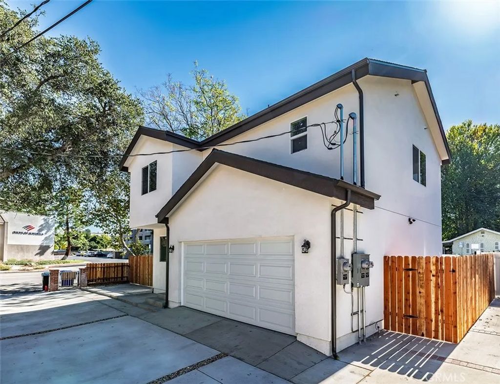 Photo of 24743 Valley Street #3, Newhall, CA 91321 (MLS # SR25277344)