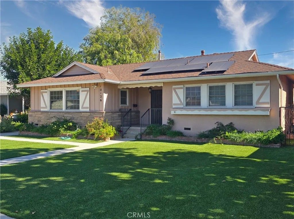 Photo of 10126 Collett, North Hills, CA 91343 (MLS # SR26029053)