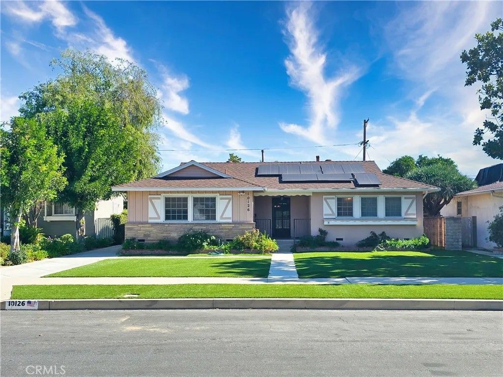 Photo of 10126 Collett, North Hills, CA 91343 (MLS # SR26029053)