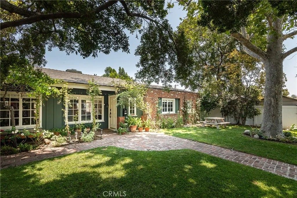 Photo of 5108 Strohm, North Hollywood, CA 91601 (MLS # GD26049650)