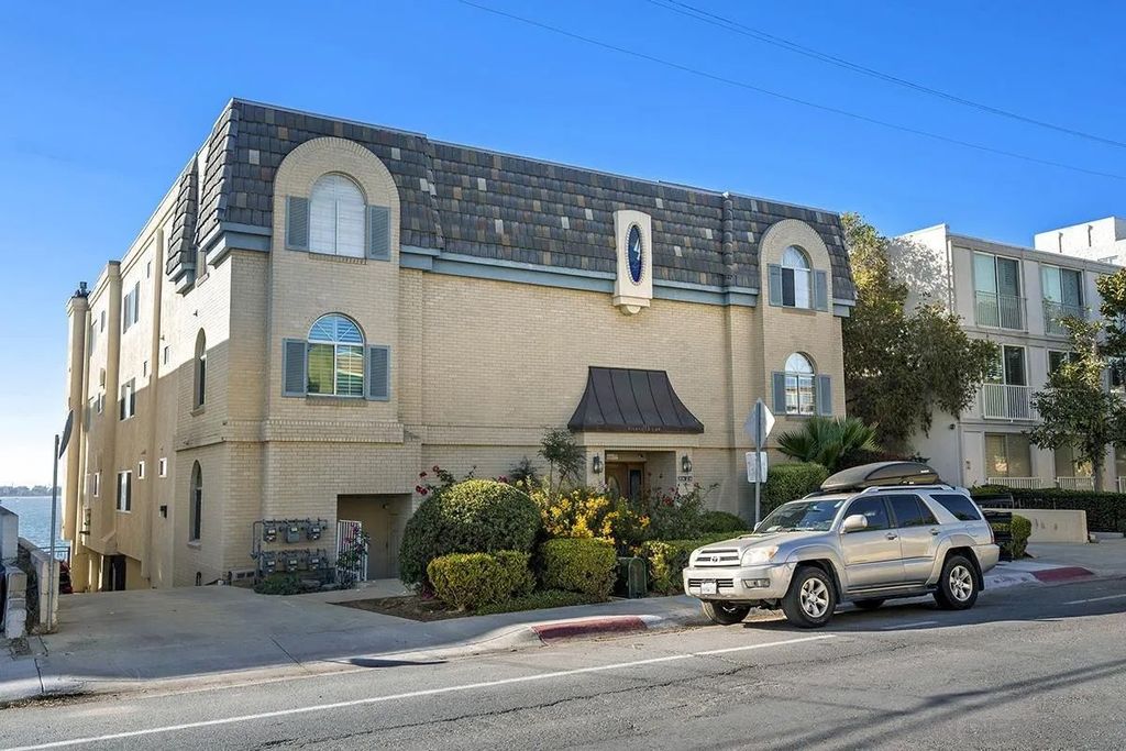 Photo of 3828 Riviera Dr #2B, San Diego, CA 92109 (MLS # 250044242)