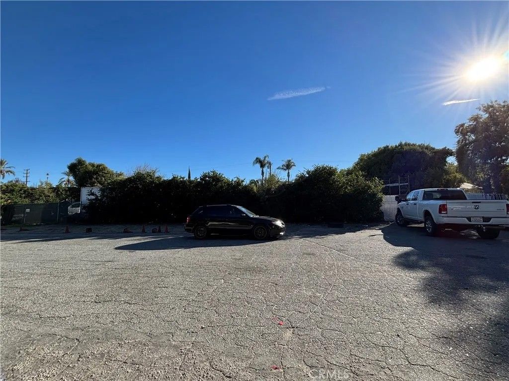 Photo of 501 N Palm Ave, Riverside, CA 92543 (MLS # SW26021463)