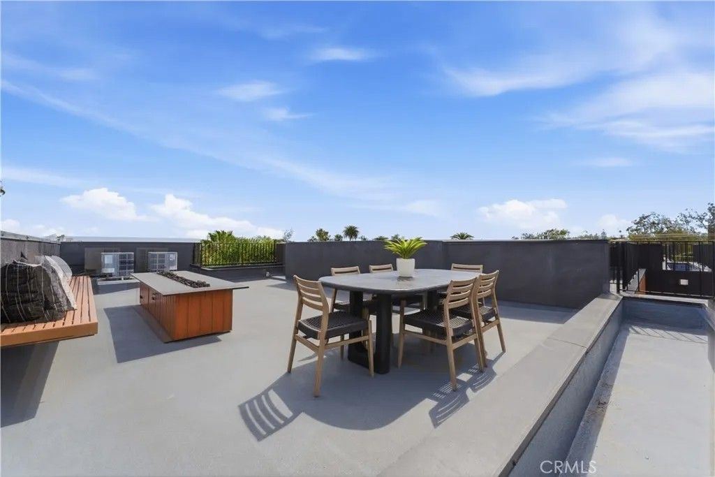 Photo of 11702 Charnock Road, Los Angeles, CA 90066 (MLS # LG26064690)