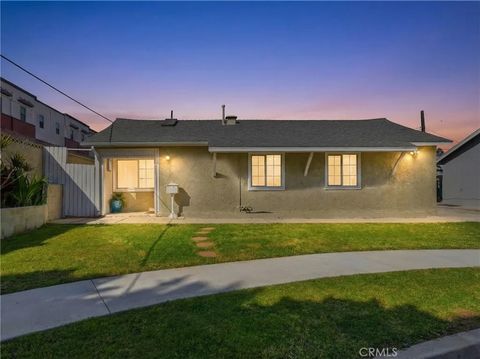 Photo of 1425 Seagrove Ave, Wilmington, CA 90744 (MLS # DW26055131)