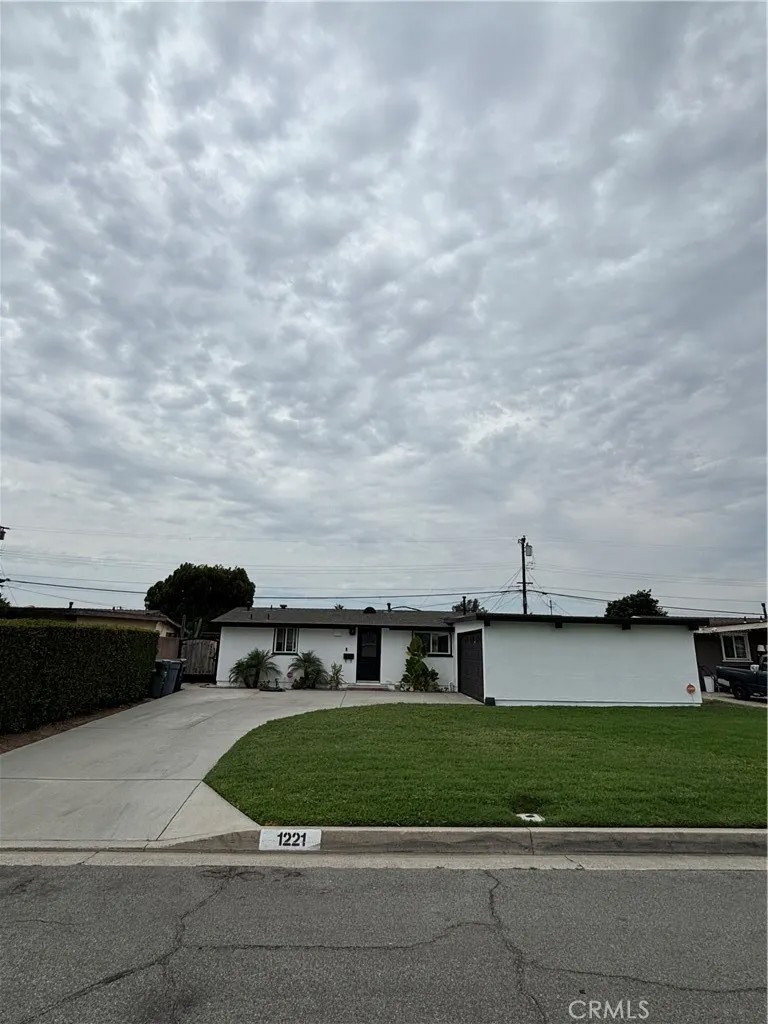 1221 N Aldenville
