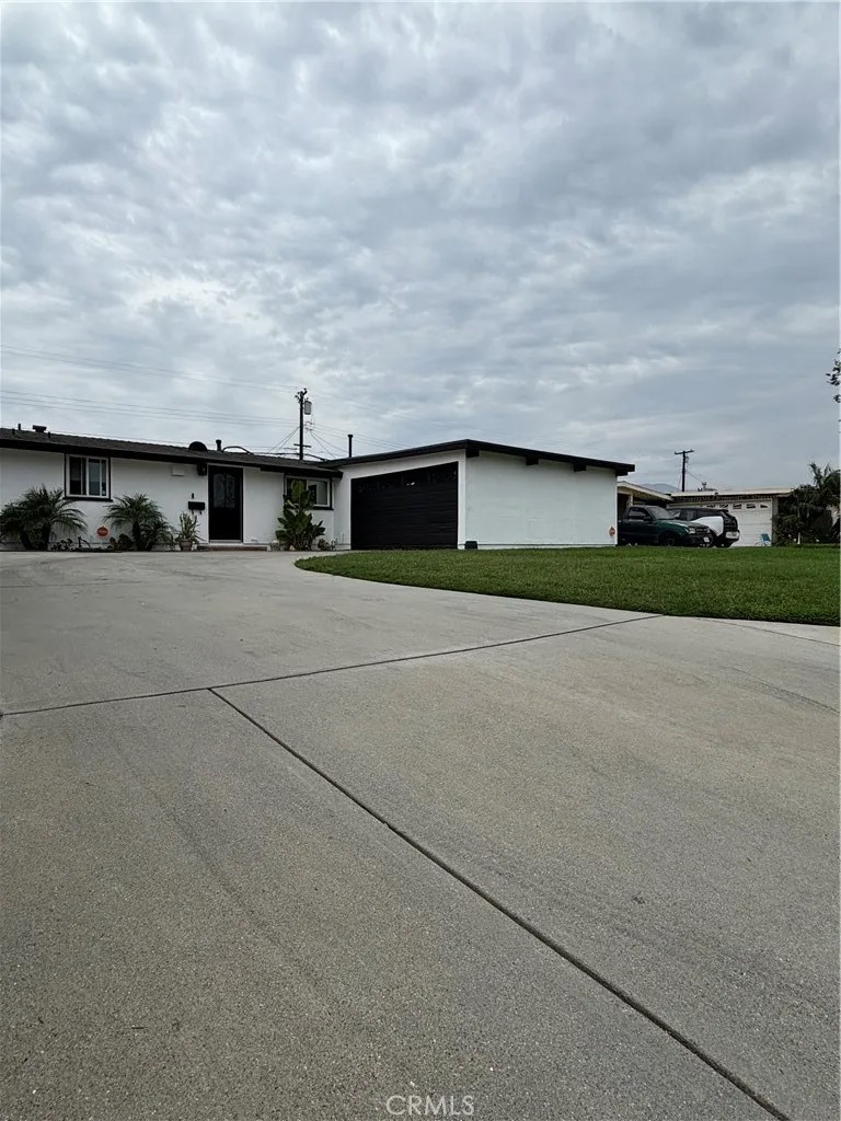 1221 N Aldenville