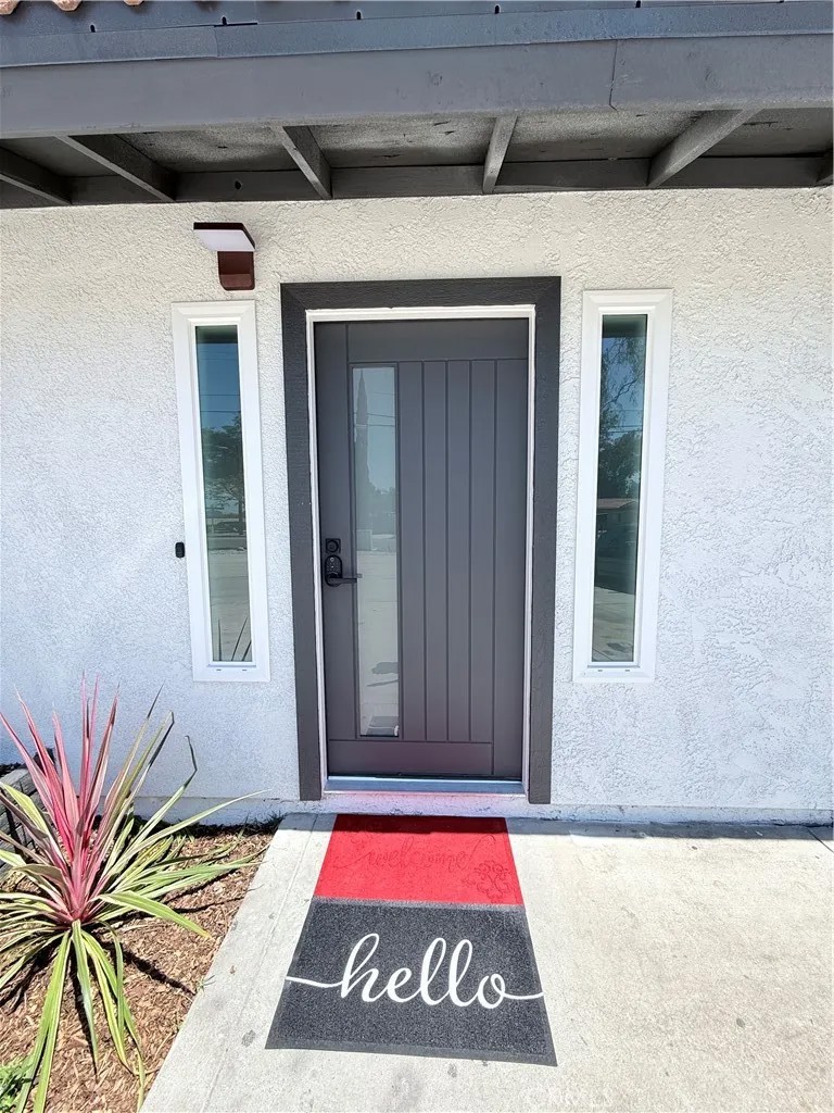 972 E Lynwood