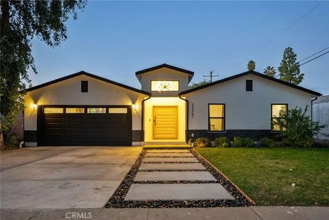 Tiny photo for 23367 Friar St, Woodland Hills, CA 23367 (MLS # SR25224703)