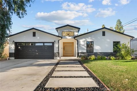 Tiny photo for 23367 Friar St, Woodland Hills, CA 23367 (MLS # SR25224703)
