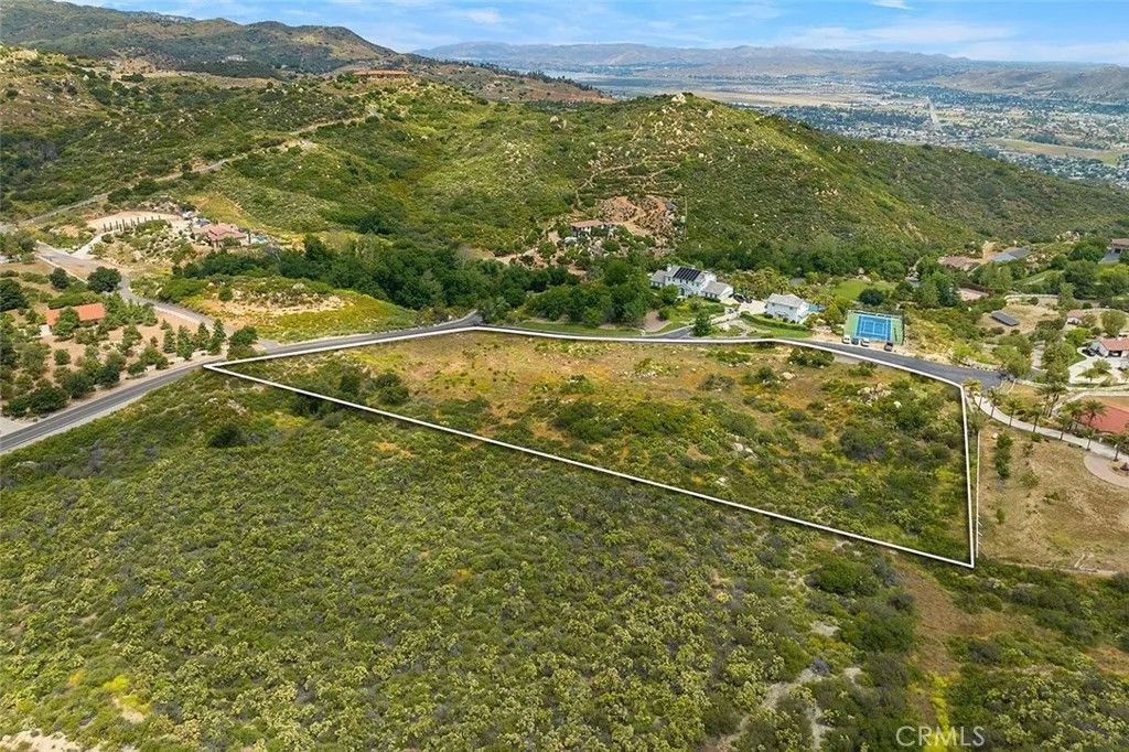 Photo of 2 Via Baya, Murrieta, CA 92562 (MLS # SW25185487)