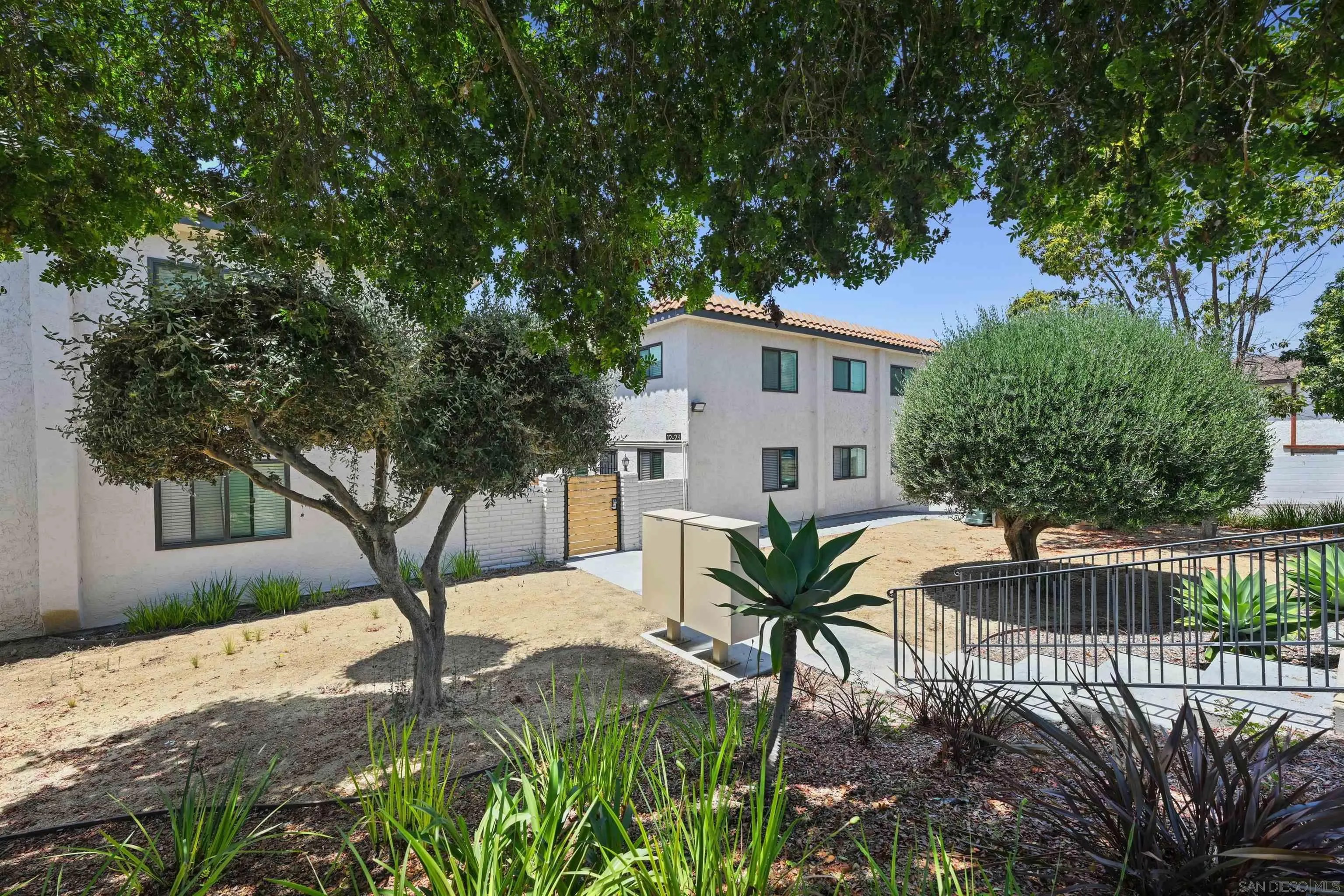 628 W California Ave