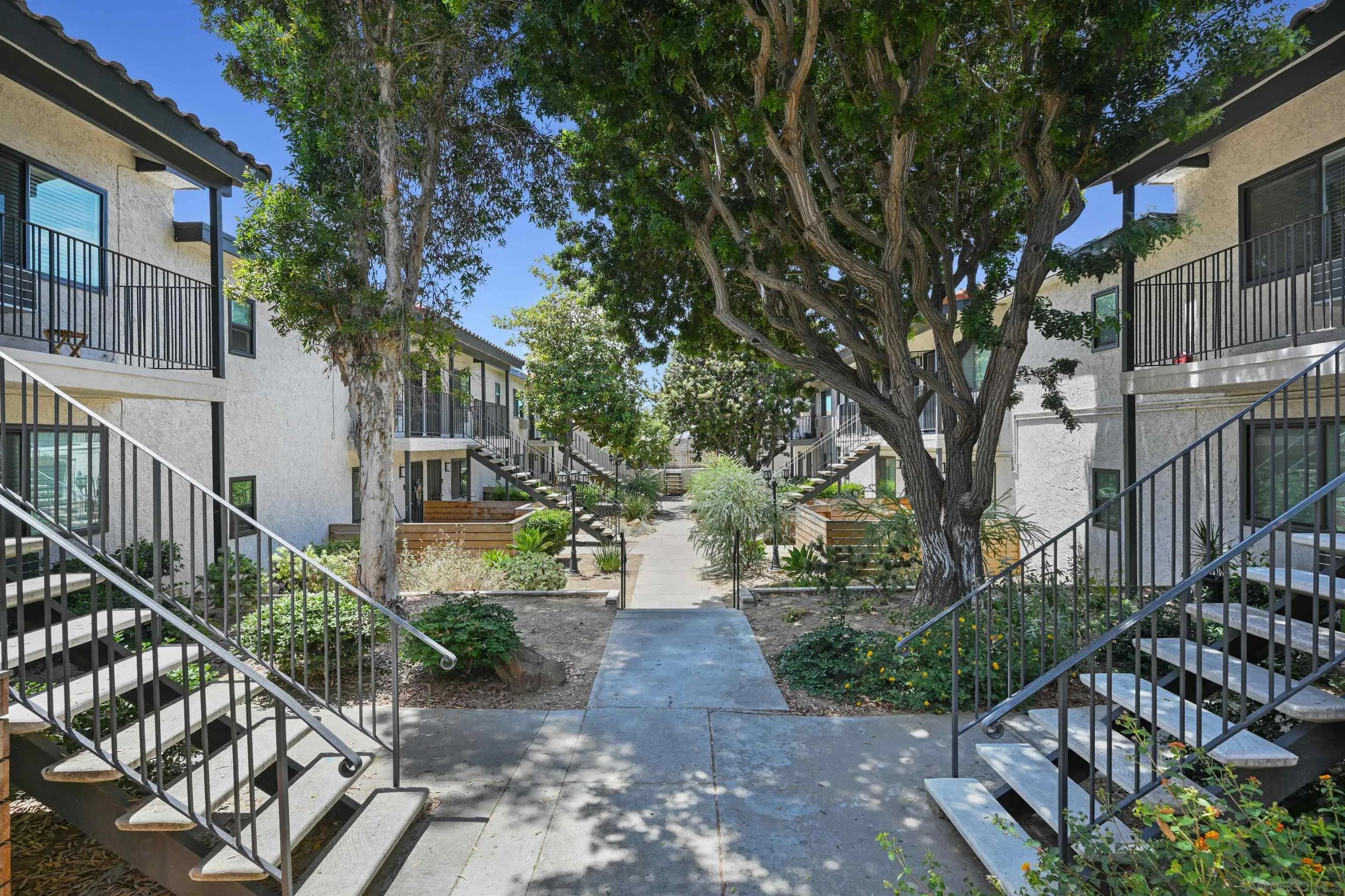 628 W California Ave