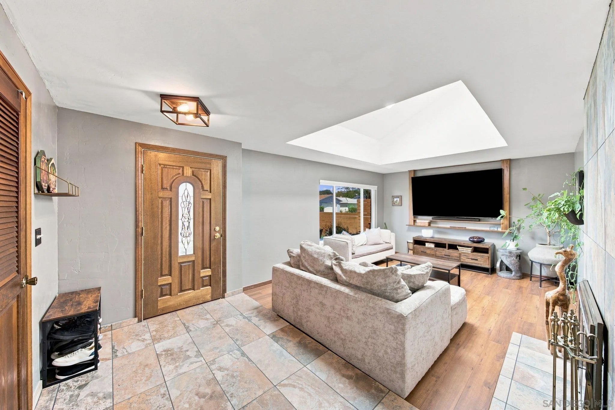 6885 Rockglen Ave
