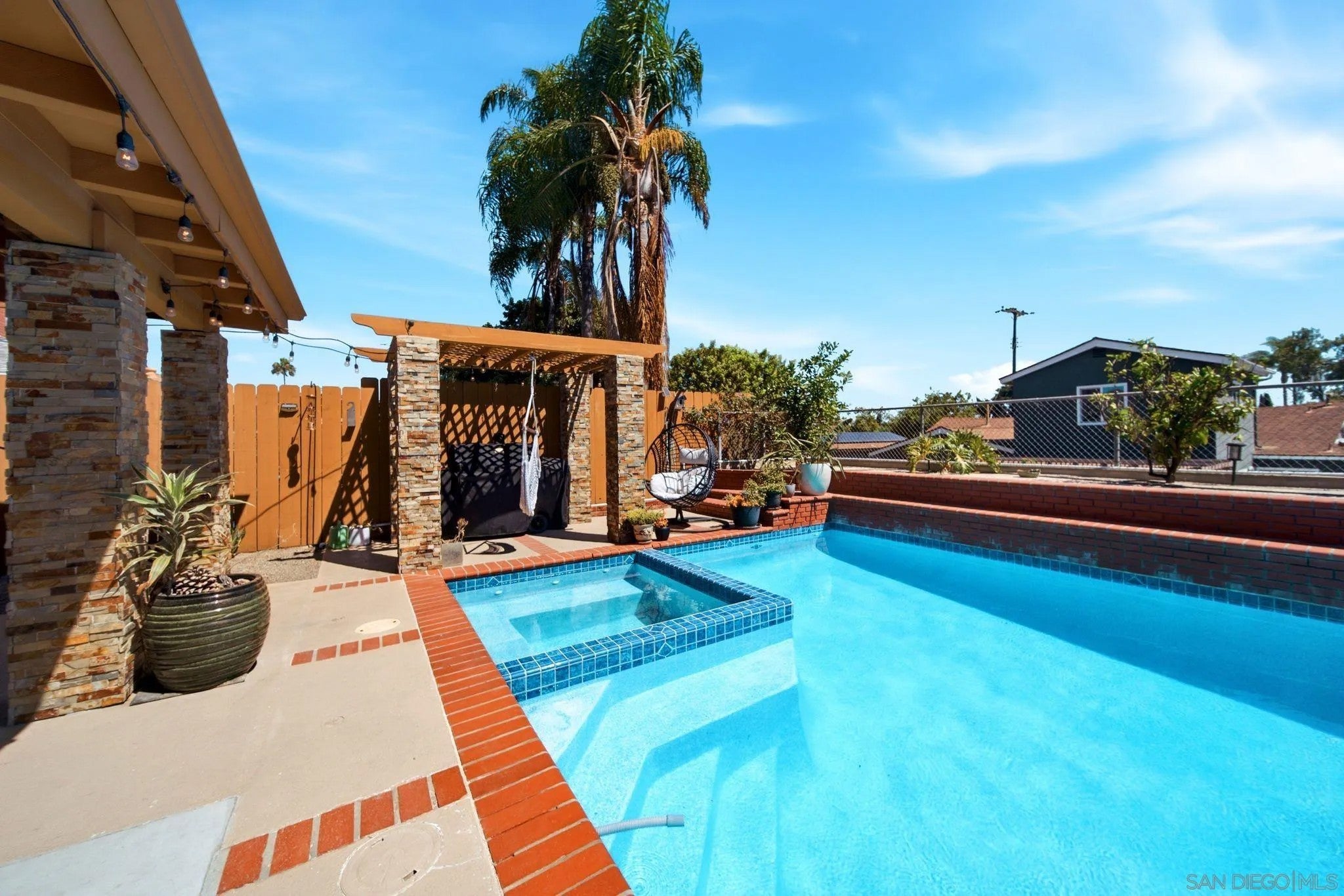 6885 Rockglen Ave