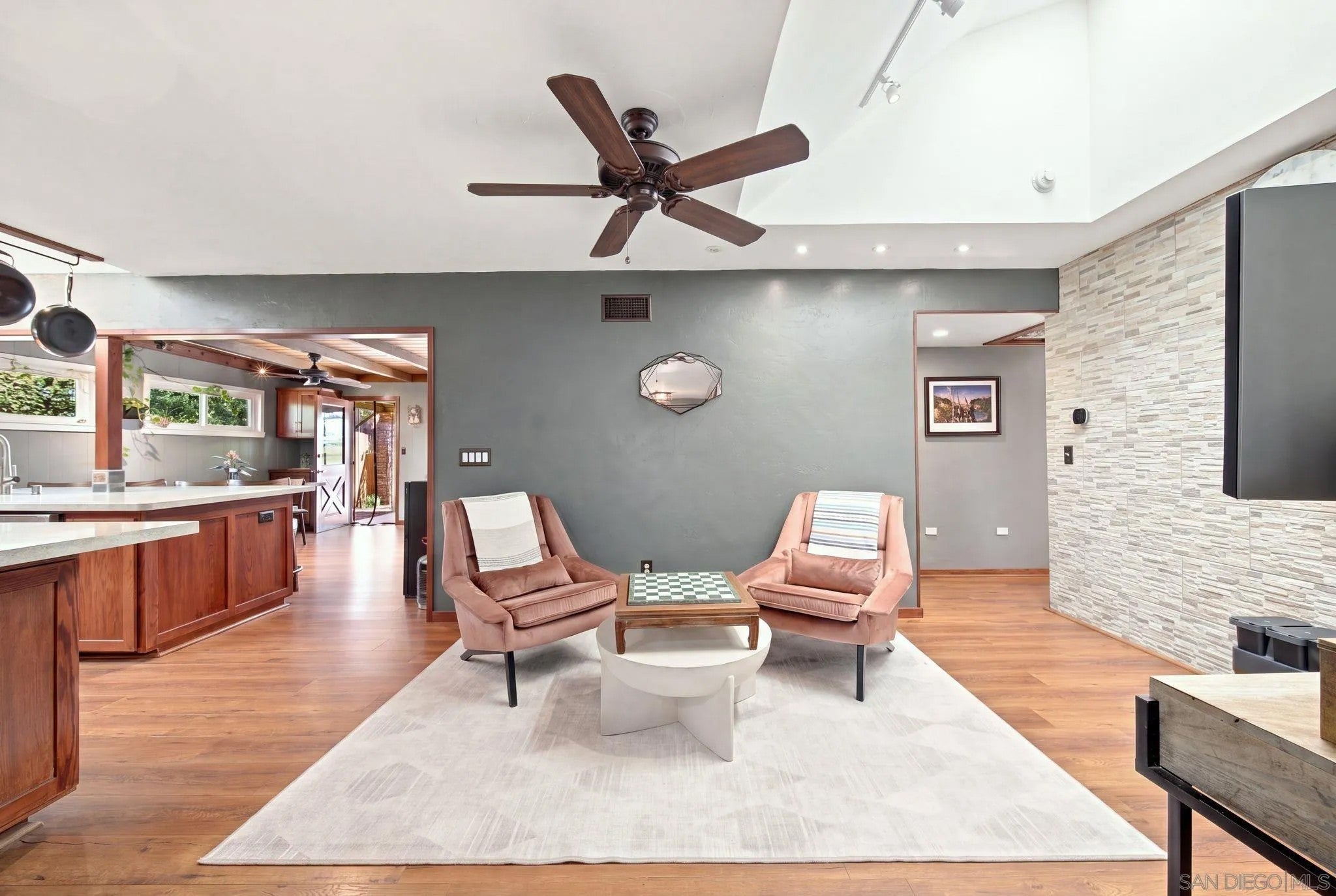 6885 Rockglen Ave