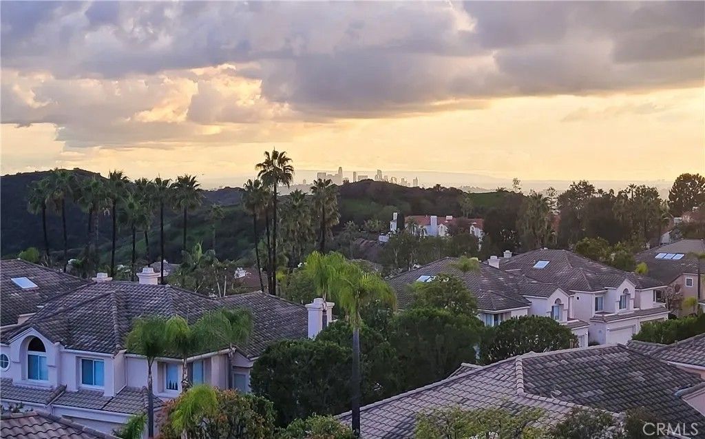 Photo of 1942 Caminito De La Estrella, Glendale, CA 91208 (MLS # GD26000840)