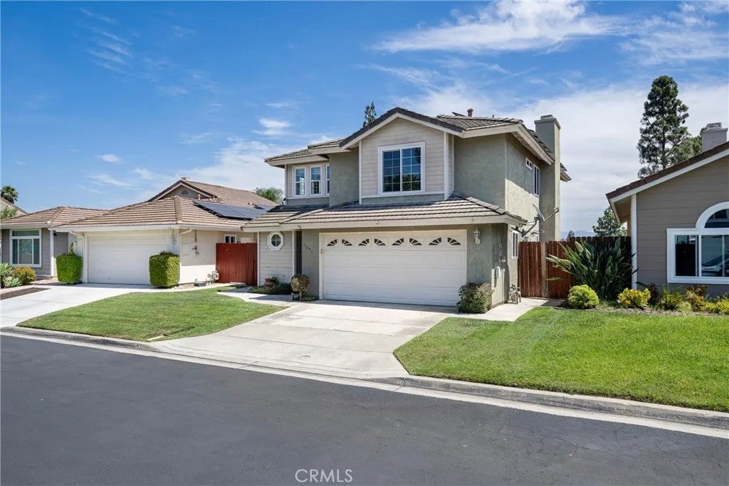 1893 Angeles Glen