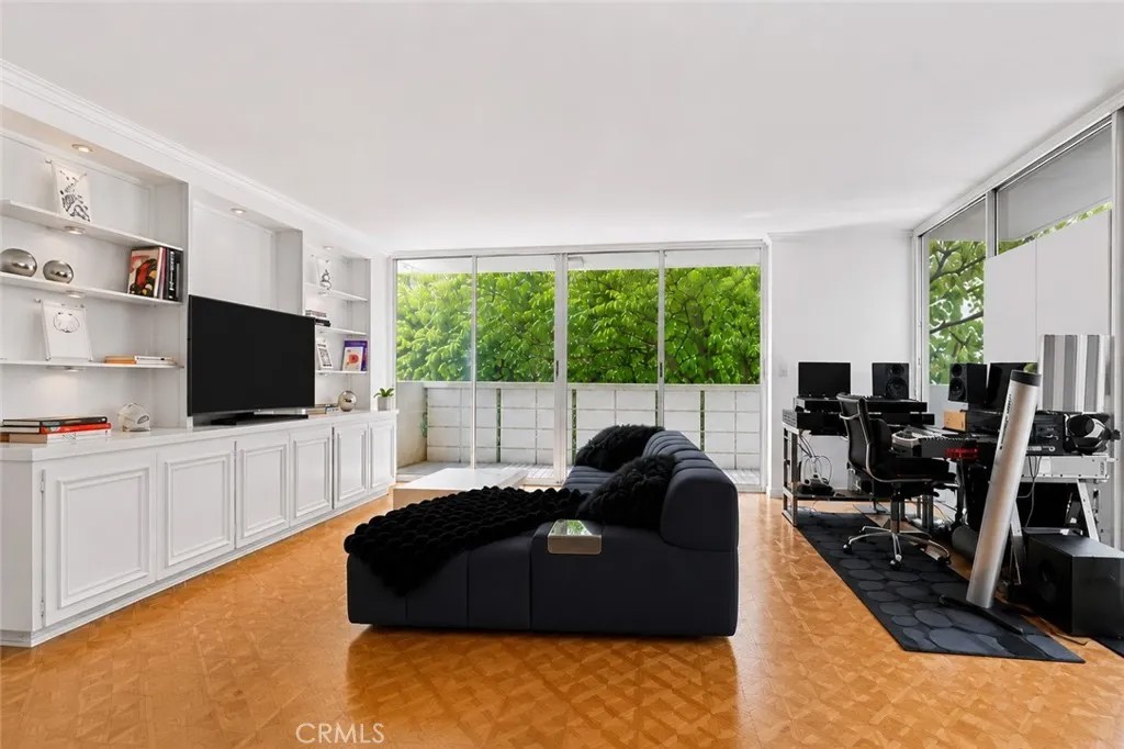 8787 Shoreham Drive 201