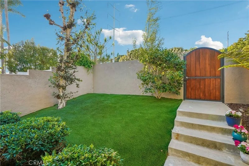 638 Rosecrans Avenue