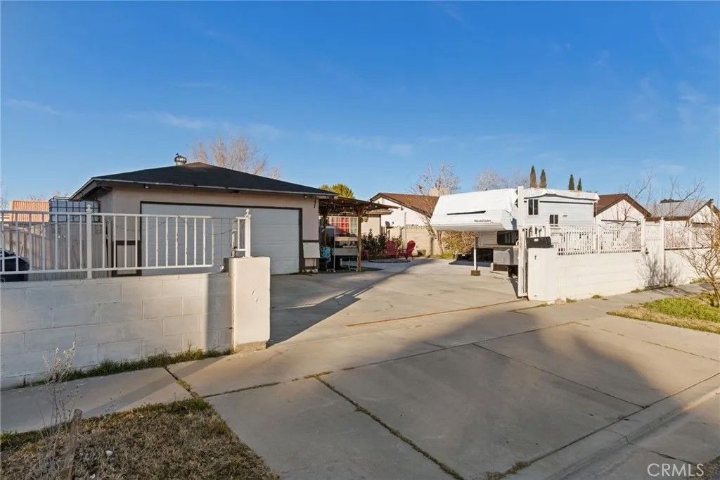 Photo of 415 E Avenue J13, Lancaster, CA 93535 (MLS # SR26011282)
