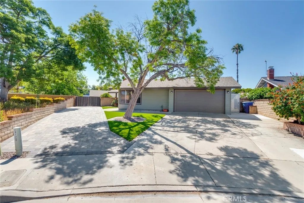Photo of 9130 Duncan Avenue, Riverside, CA 92503 (MLS # IV26100361)