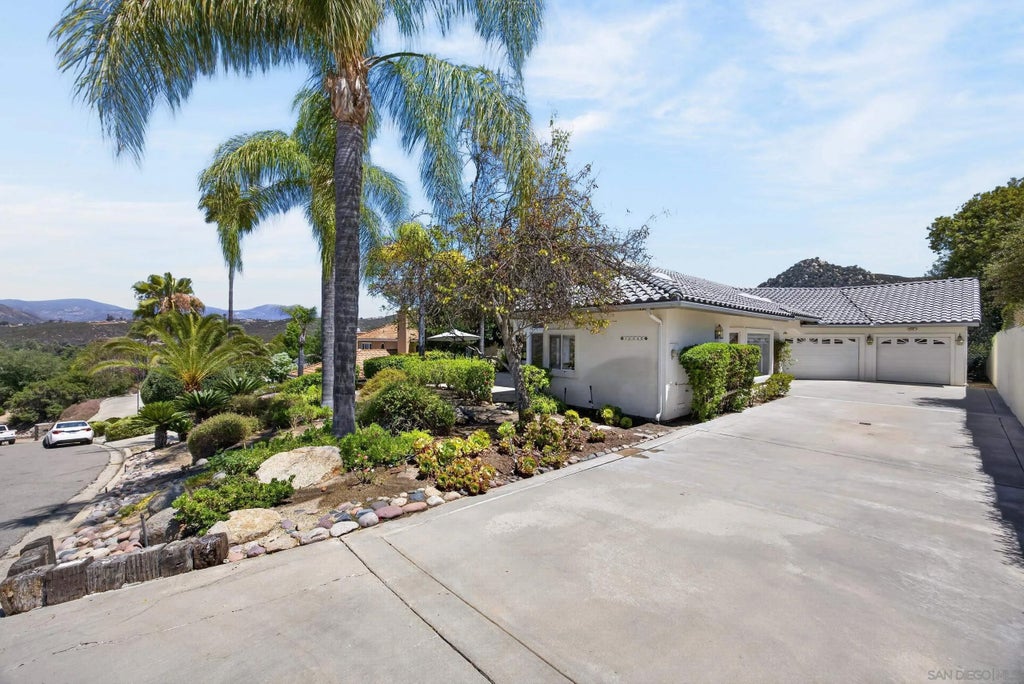 Photo of 15546 Calistoga Dr, Ramona, CA 92065 (MLS # 260015833)