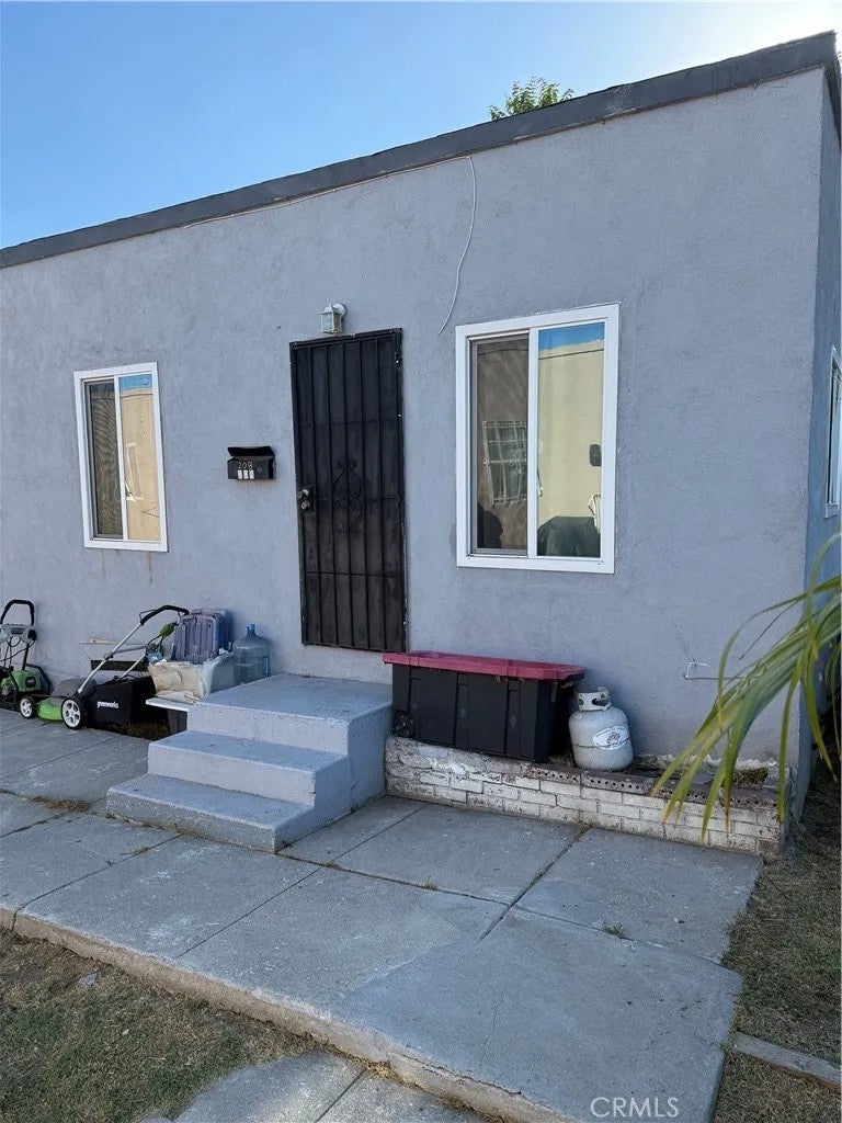 208 E Poplar