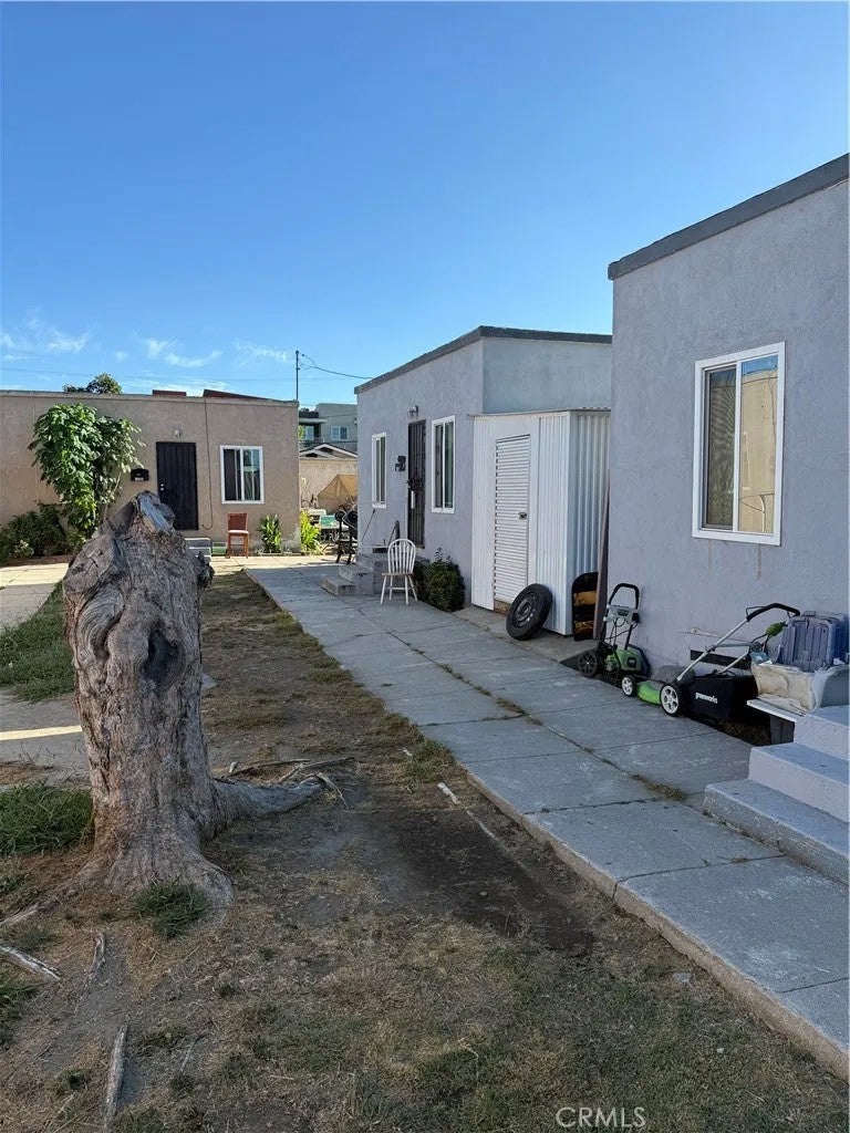 208 E Poplar