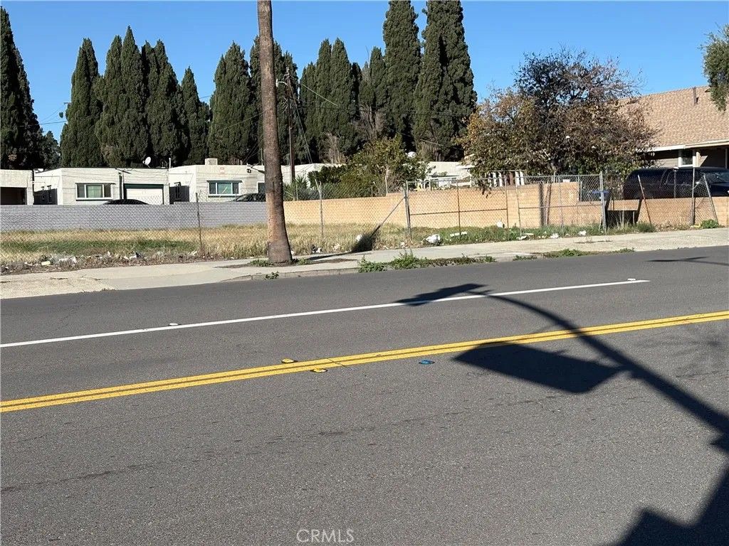 Photo of 437 W Ramsey St, Banning, CA 92220 (MLS # SW25267568)