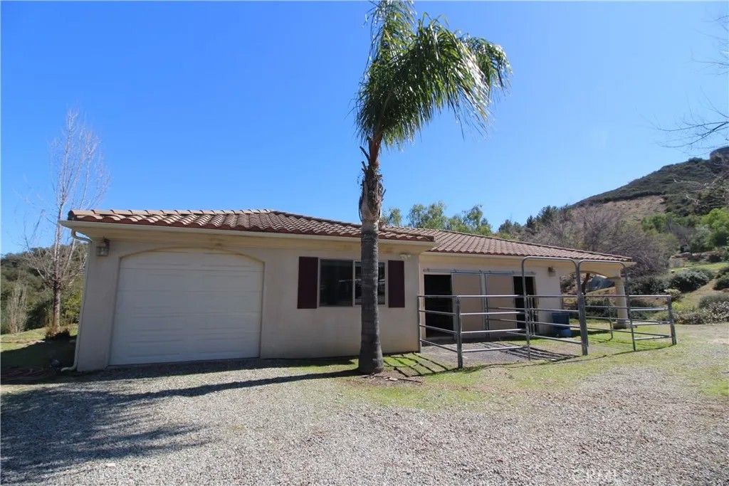 Photo of 18797 Vista De Montanas, Murrieta, CA 92562 (MLS # OC26009326)