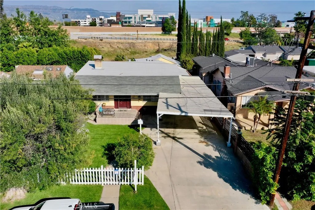 6118 Bellingham Avenue