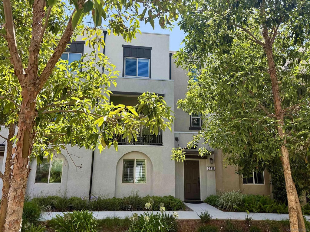 Photo of 2438 Verano Way, Vista, CA 92081 (MLS # 260016561)