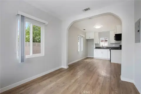 MLS: OC25155880