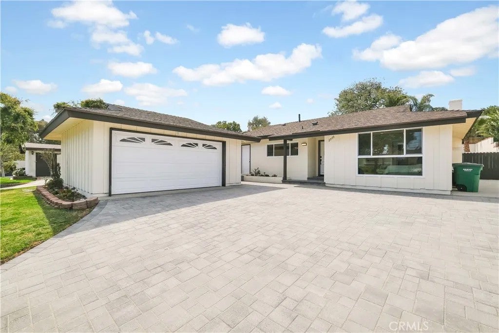 Photo of 27135 Shorewood Road, Rancho Palos Verdes, CA 90275 (MLS # SB26154143)