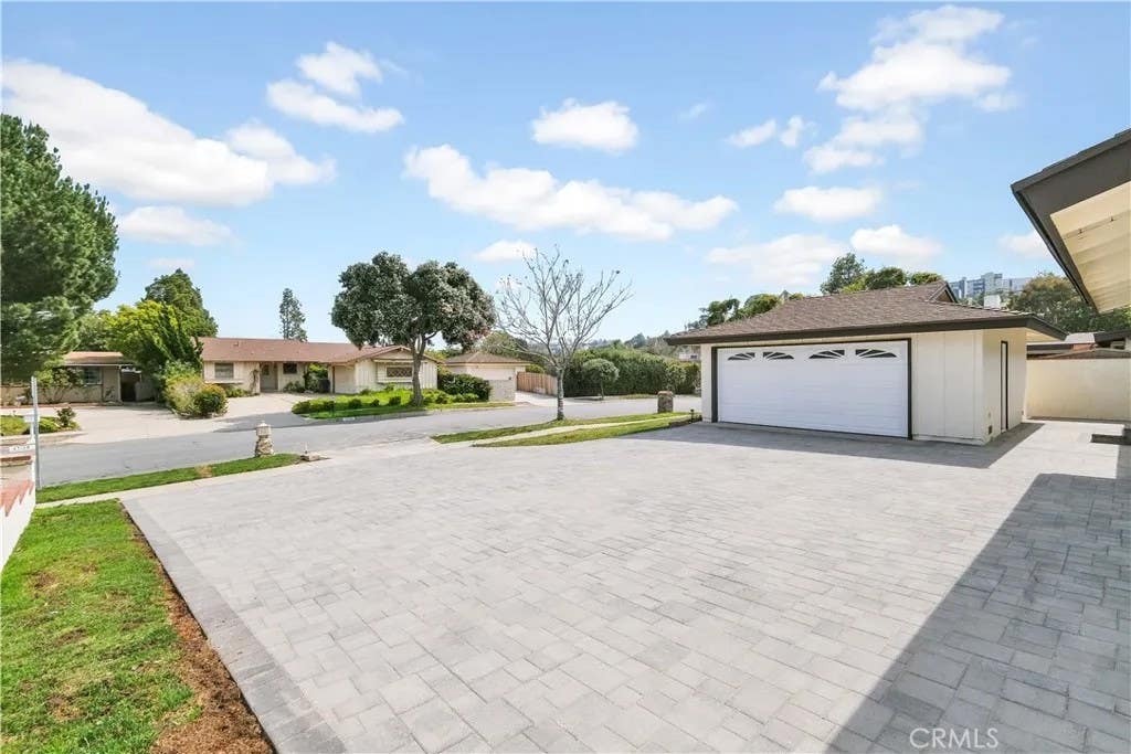 Photo of 27135 Shorewood Road, Rancho Palos Verdes, CA 90275 (MLS # SB26154143)