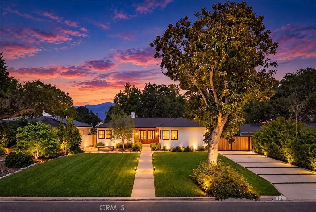 2147 E Woodlyn