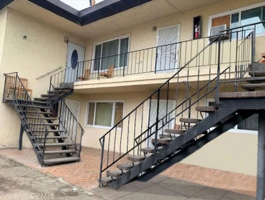 Photo of 840 N Euclid Ave, Pasadena, CA 91104 (MLS # DW26076184)