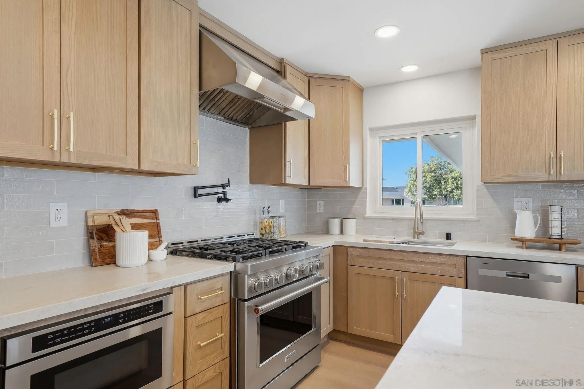 6034 Del Cerro Blvd