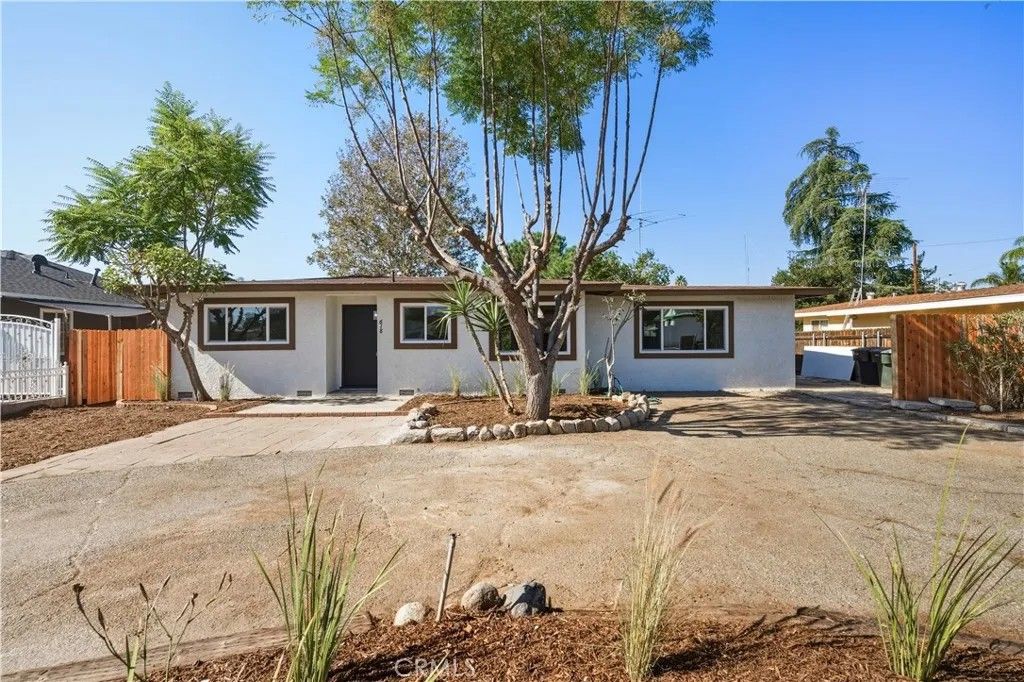 Photo of 618 S Estudillo Avenue, San Jacinto, CA 92583 (MLS # SW25260130)