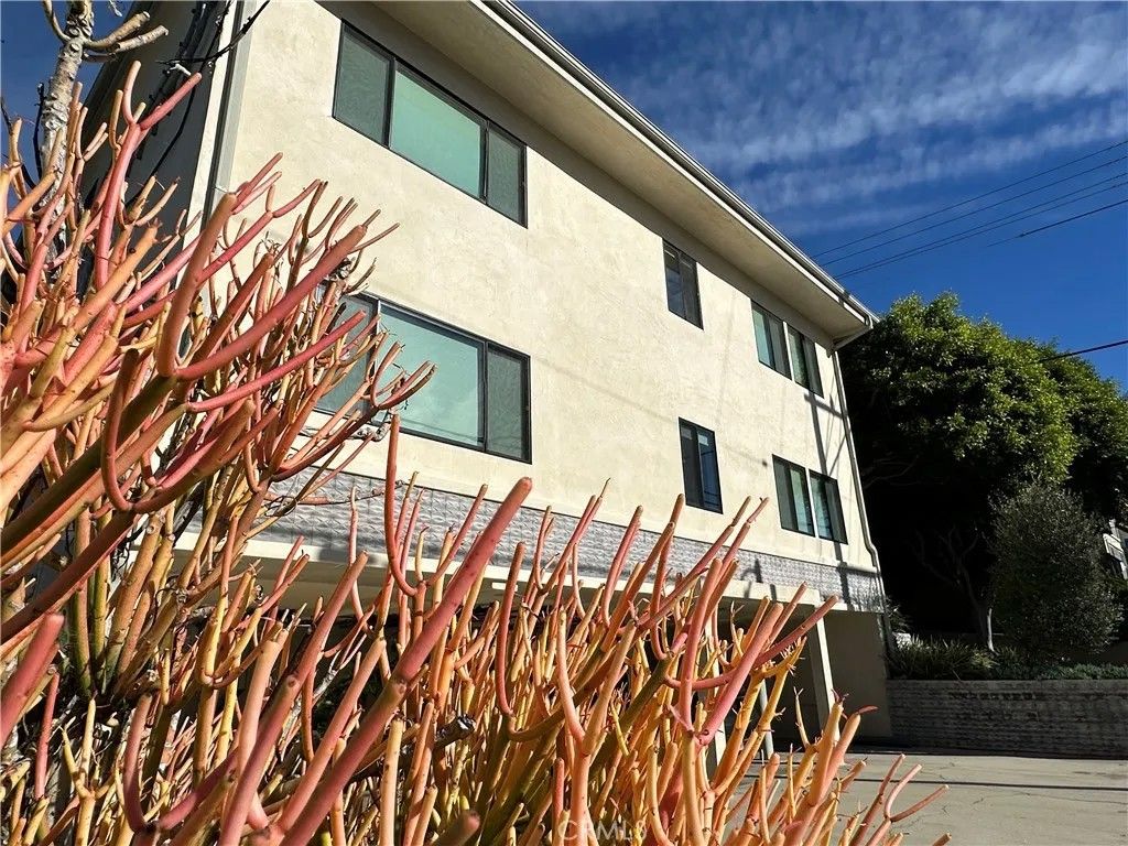 Photo of 301 Ashland Avenue #5, Santa Monica, CA 90405 (MLS # BB26006653)