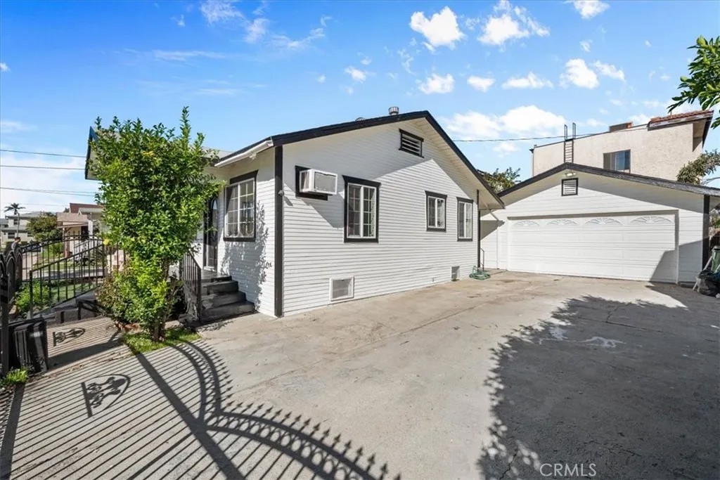 1218 Edith Avenue E