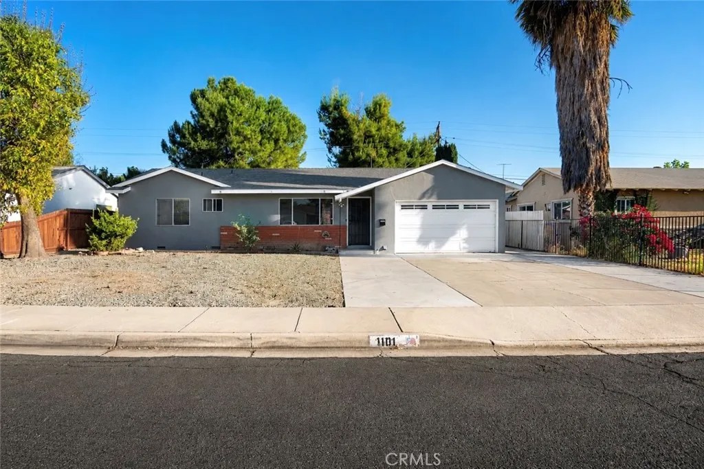 1101 Val Verde
