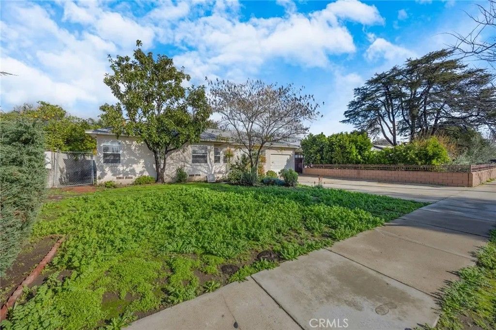 Photo of 660 W I St, Ontario, CA 91762 (MLS # CV26006800)