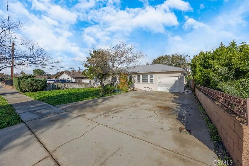 Photo of 660 W I St, Ontario, CA 91762 (MLS # CV26006800)