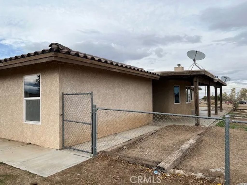 Photo of 9951 Arrowhead Rd, Phelan, CA 92371 (MLS # HD25261715)