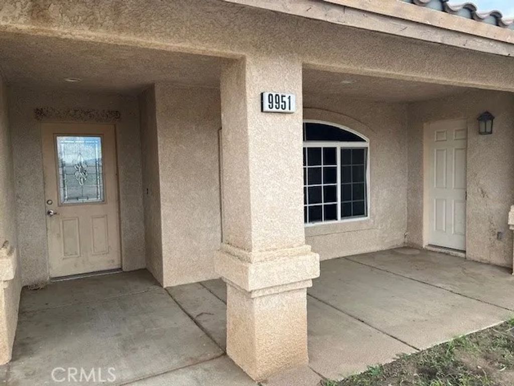 Photo of 9951 Arrowhead Rd, Phelan, CA 92371 (MLS # HD25261715)